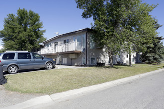 401 9th Ave SW in High River, AB - Building Photo - Building Photo