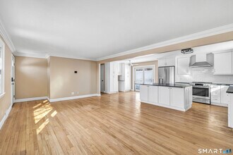 139 Walnut Tree Hill Rd in Shelton, CT - Building Photo - Building Photo