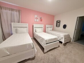 7523 Oakmoss Loop in Davenport, FL - Building Photo - Building Photo