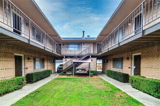 4149 Lovers Ln in Dallas, TX - Building Photo - Building Photo