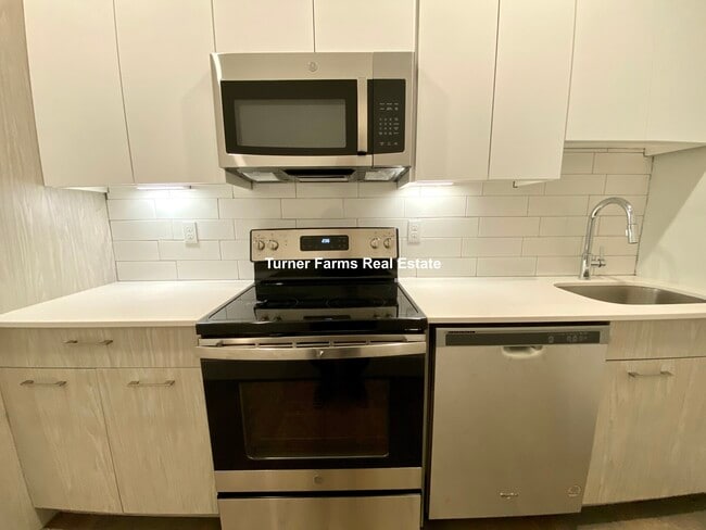 63 Upland Rd, Unit 1 in Winthrop, MA - Building Photo - Building Photo