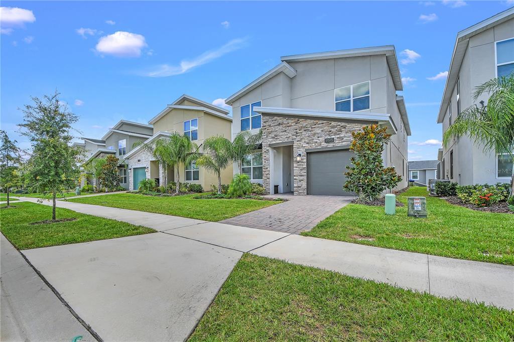 9195 Sommerset Hills Dr in Davenport, FL - Building Photo