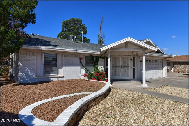 1739 Russ Randall St in El Paso, TX - Building Photo - Building Photo