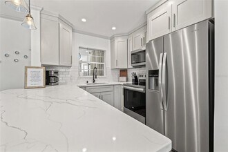 11225 2nd St E in Treasure Island, FL - Building Photo - Building Photo