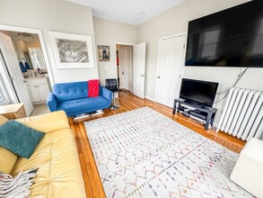 107 Columbia St, Unit 3 in Cambridge, MA - Building Photo - Building Photo