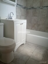 1317 W Estes Ave, Unit 7 in Chicago, IL - Foto de edificio - Building Photo