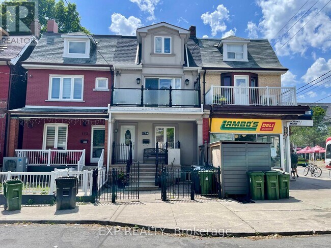 property at 174 Bellwoods Ave