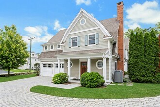 333 West Ave in Darien, CT - Building Photo - Building Photo