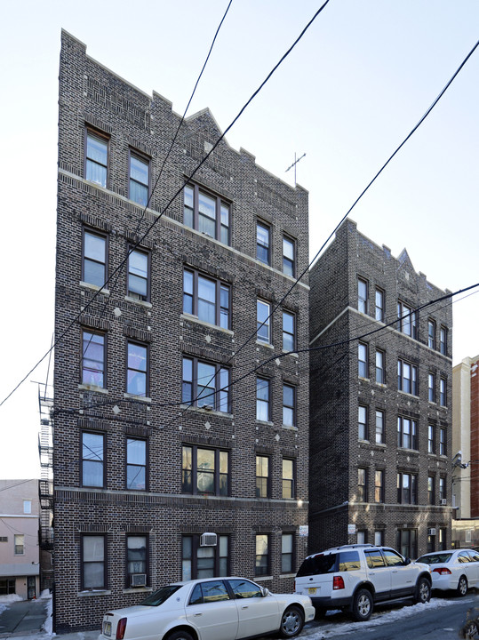 315-319 56th St in West New York, NJ - Building Photo