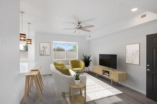 1013 Rigby Ln in Caldwell, ID - Building Photo