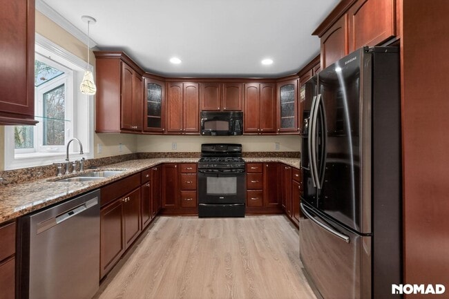 319 Montibello Dr in Cary, NC - Foto de edificio - Building Photo