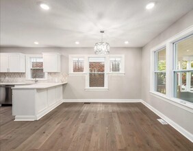 1745 Sullivant Ave in Columbus, OH - Building Photo - Building Photo