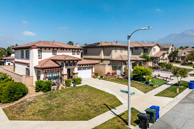 9356 Biscayne Dr in Rancho Cucamonga, CA - Foto de edificio - Building Photo