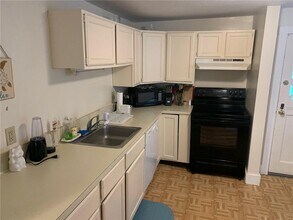 42 Lee Ave in Newport, RI - Building Photo - Building Photo