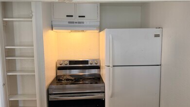 8057 Meadow Rd, Unit 103 in Dallas, TX - Building Photo - Building Photo