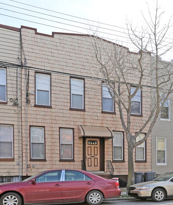 6715 Forest Ave in Ridgewood, NY - Building Photo