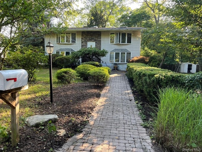 property at 28 Longhorn Ln