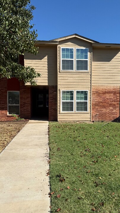 843 NW 111th St in Oklahoma City, OK - Building Photo