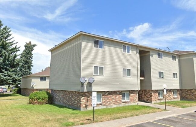 160 N 1st St W in Rexburg, ID - Building Photo - Building Photo