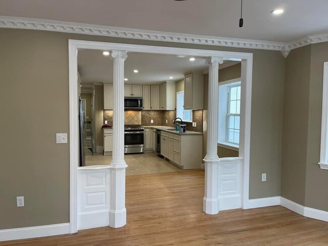 321 Turner St, Unit upstairs unit in Auburn, ME - Building Photo - Building Photo