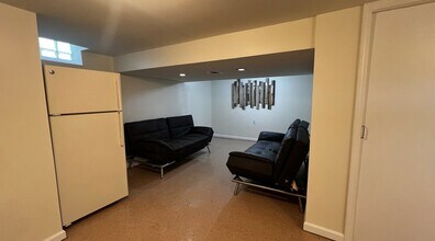 8515 Winchester Dr in Sterling Heights, MI - Building Photo - Building Photo