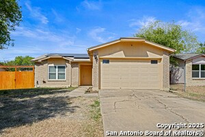 5827 Sun Bay in San Antonio, TX - Foto de edificio