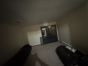 3908 S Sunset Dr in Milwaukee, WI - Building Photo - Building Photo