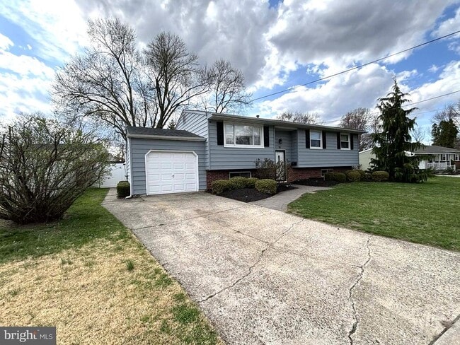 property at 30 Estate Rd