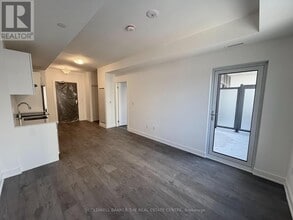 705 Davis Dr in Newmarket, ON - Building Photo - Building Photo