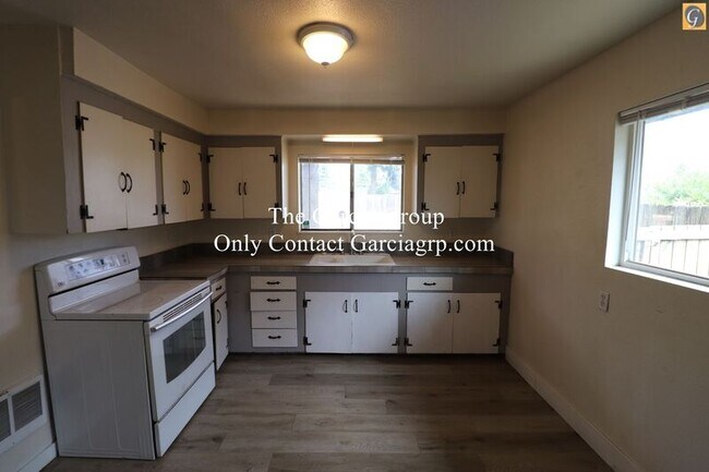 7044 SE Harney St in Portland, OR - Building Photo - Building Photo