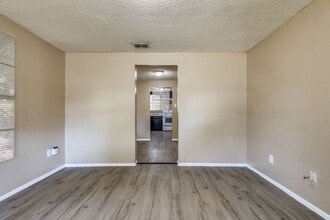 8100 Doreen Ave in Fort Worth, TX - Foto de edificio - Building Photo