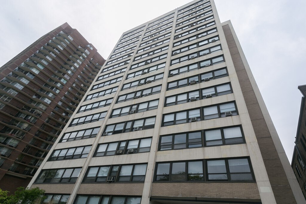 4180 N Marine Dr in Chicago, IL - Building Photo