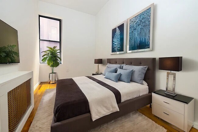 244 W 64th St in New York, NY - Foto de edificio - Building Photo