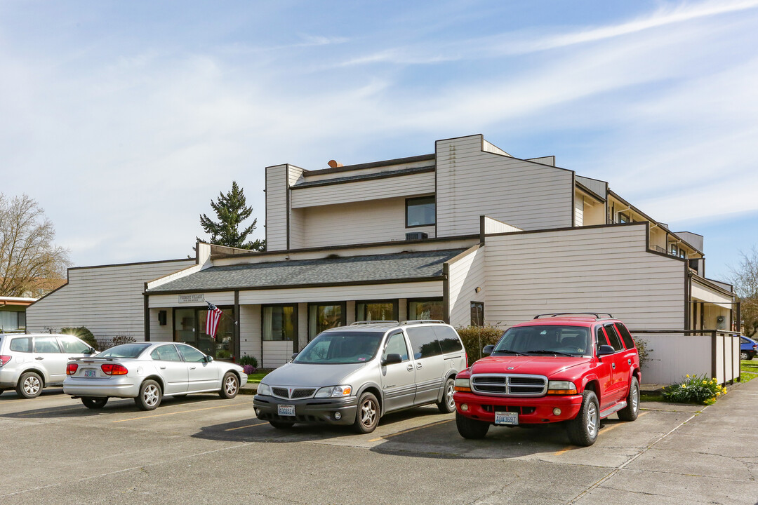 Fremont Village in Longview, WA - Building Photo