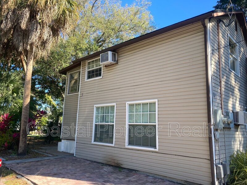 209 20th St E in Bradenton, FL - Building Photo