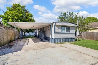 703 E Fayle Ave in Baytown, TX - Building Photo - Building Photo