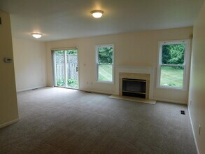 490 Liberty Pointe Dr in Ann Arbor, MI - Building Photo - Building Photo