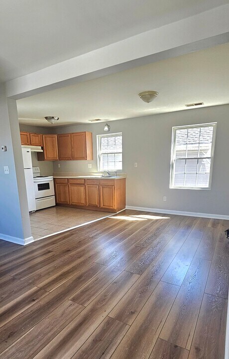 129 Main St, Unit B in East Haven, CT - Building Photo