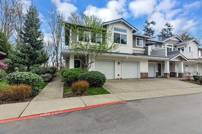 21048 40th Pl S, Unit J2 in Seatac, WA - Building Photo - Building Photo
