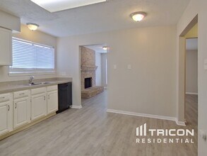 5511 Fairview Forest Dr in Houston, TX - Building Photo - Building Photo