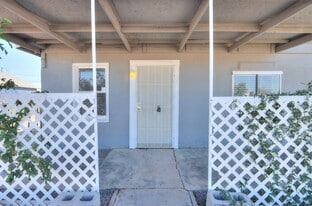 137 E Ash Ave in Casa Grande, AZ - Building Photo