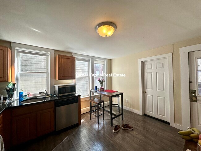 66 Middle St, Unit 1 in Boston, MA - Building Photo - Building Photo