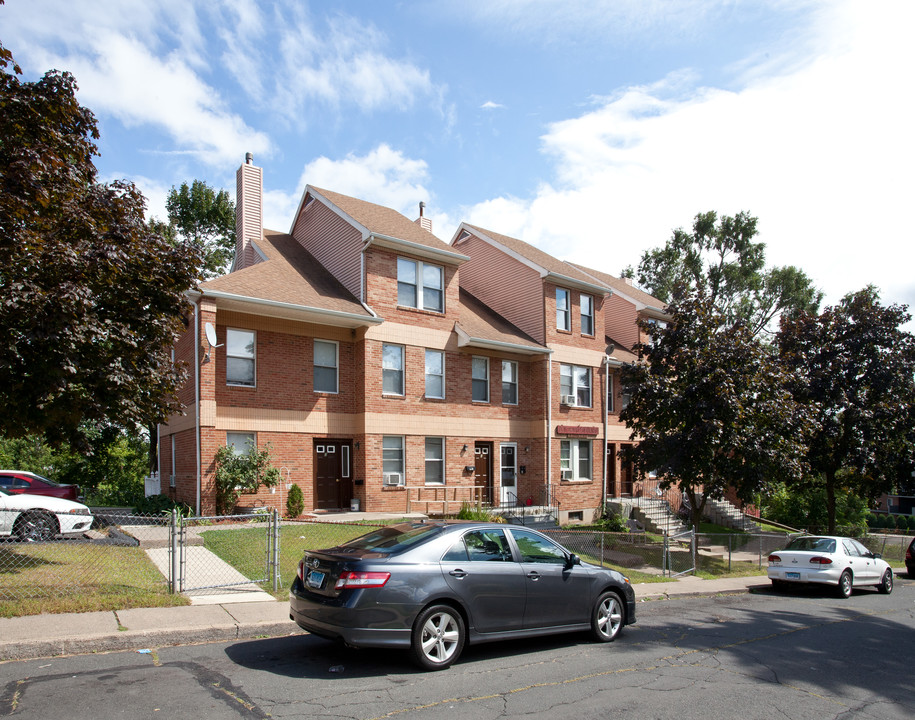 11 Erwin Pl in New Britain, CT - Building Photo