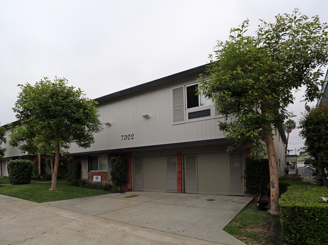 Newlin Village Apartments in Whittier, CA - Foto de edificio - Building Photo