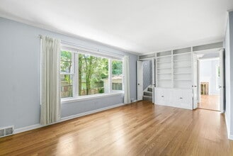 381 Wilson St in Winnetka, IL - Building Photo - Building Photo