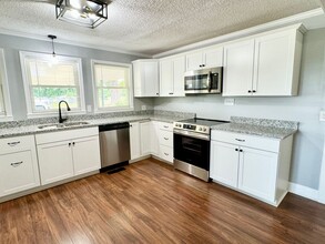 2416 Brunson Springs Rd in Galivants Ferry, SC - Foto de edificio - Building Photo