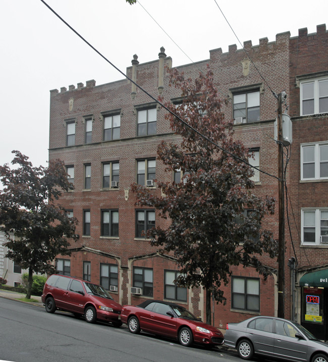 Garrett Apartments in Englewood, NJ - Foto de edificio - Building Photo