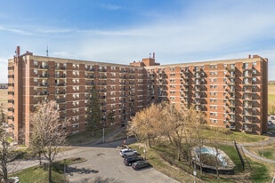 Windfields III in Ottawa, ON - Building Photo