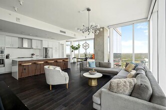 301 West Ave in Austin, TX - Foto de edificio - Building Photo