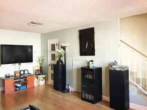 3347 Montrose Ave, Unit A in Glendale, CA - Building Photo - Building Photo